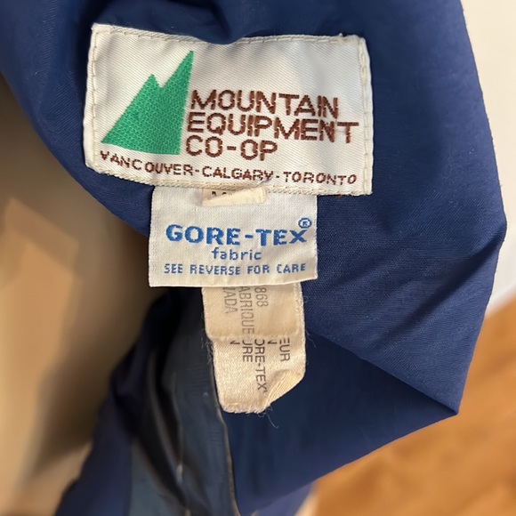 VINTAGE Gore-Tex Mountain Equipment CO-OP Jacket - Size Medium - Picture 12 of 16